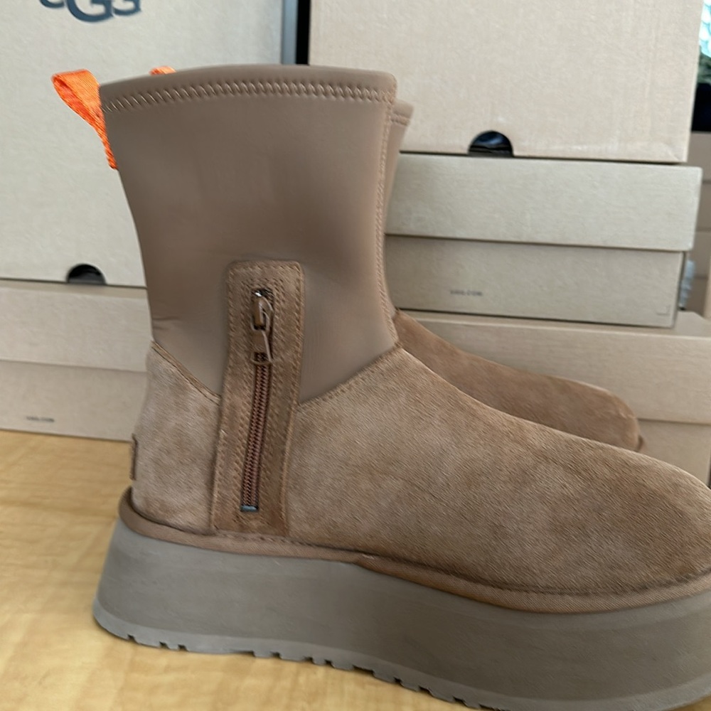 Ugg Women’s Classic Dipper Boot - Picture 4 of 7